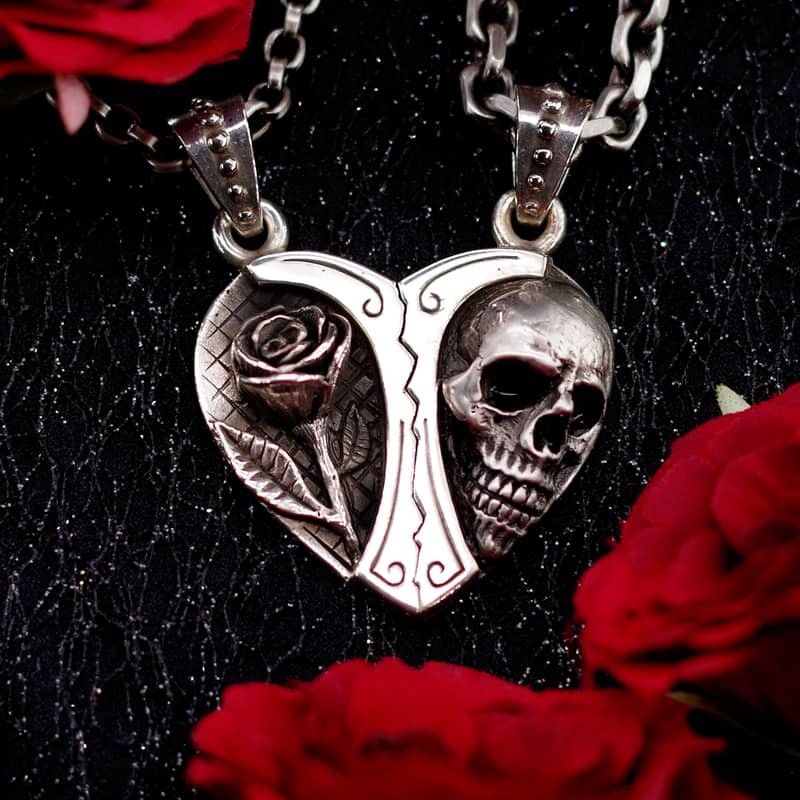 skull couple necklace